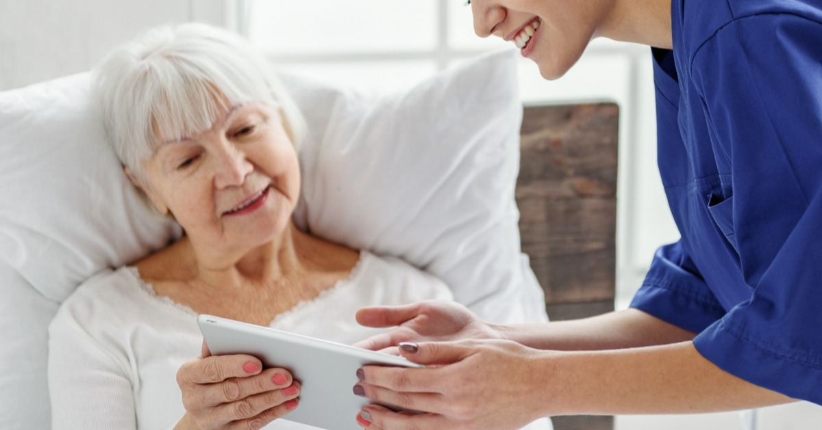 4 Forms of Entertainment for Dementia Patients